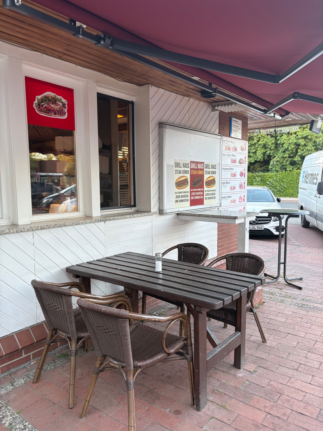 Terrasse mit Sitzplätzen